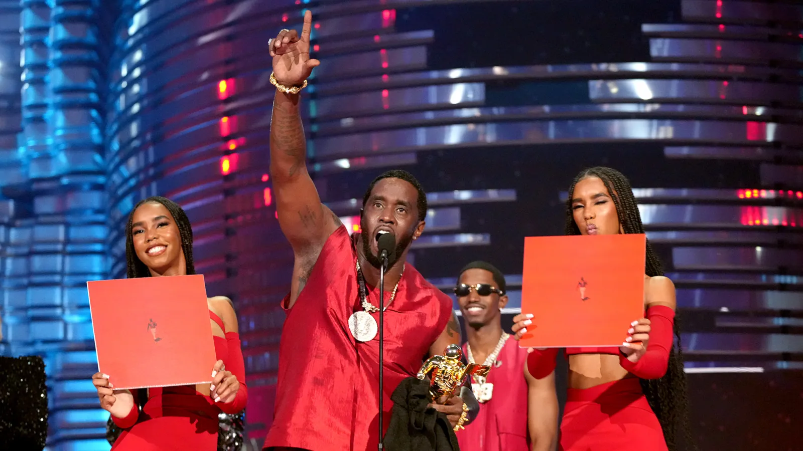 The Steelers Were The Surprising Team Sean "Diddy" Combs Wanted To Play For Prior To His Fame